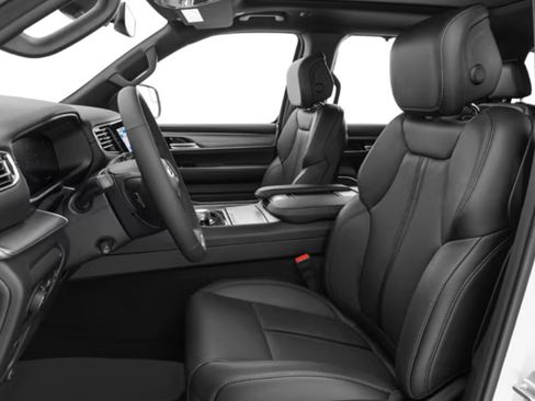 Used 2024 Jeep Wagoneer L Series II image 8