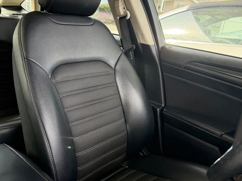 Used 2018 Ford Fusion SE w/ Equipment Group 201A image 8