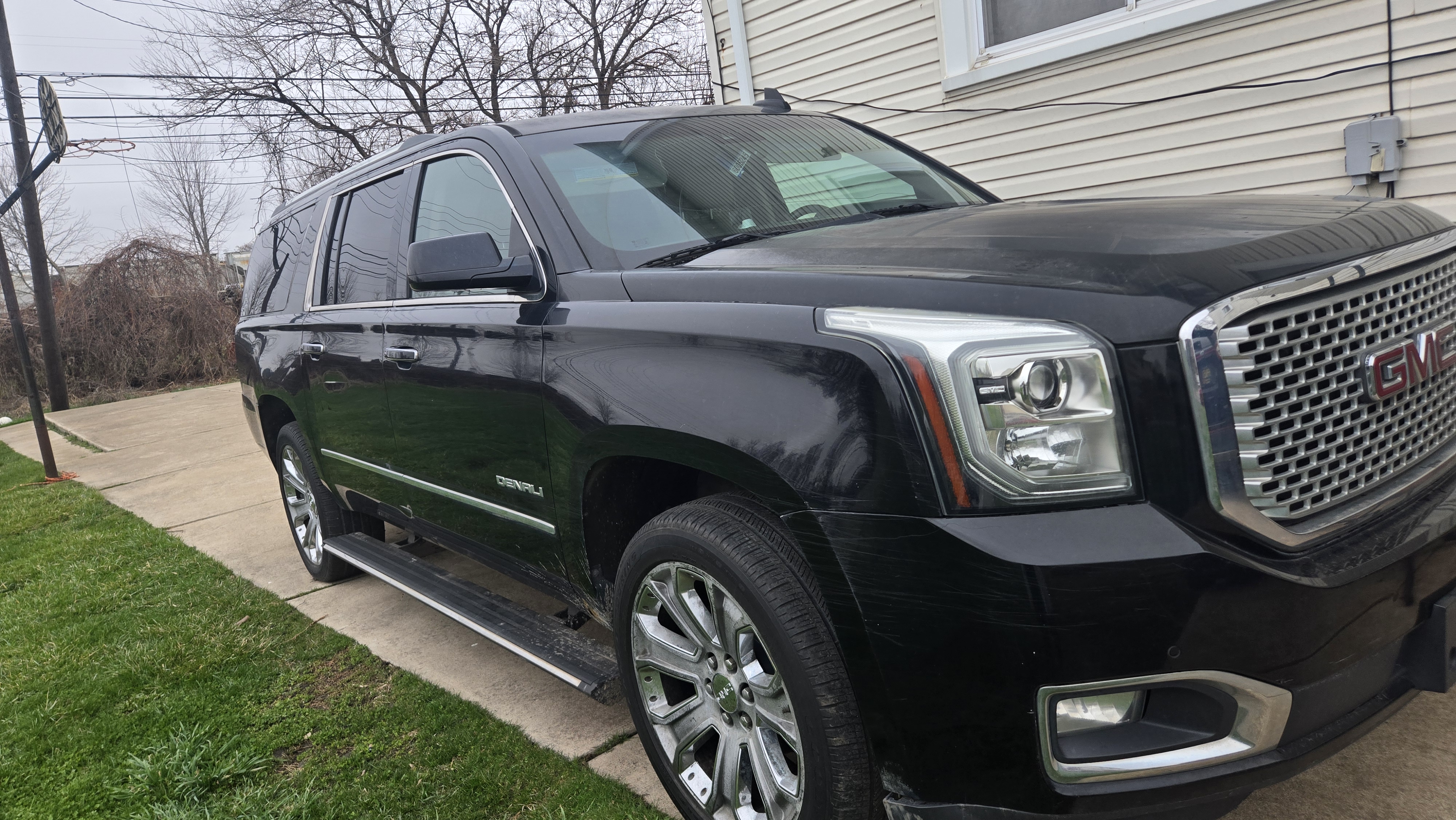 Used 2015 GMC Yukon XL Denali w/ Premium Package AWD/4WD image 8