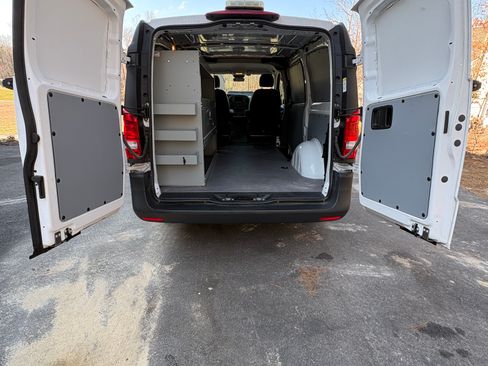 Used 2023 Mercedes-Benz Metris image 15