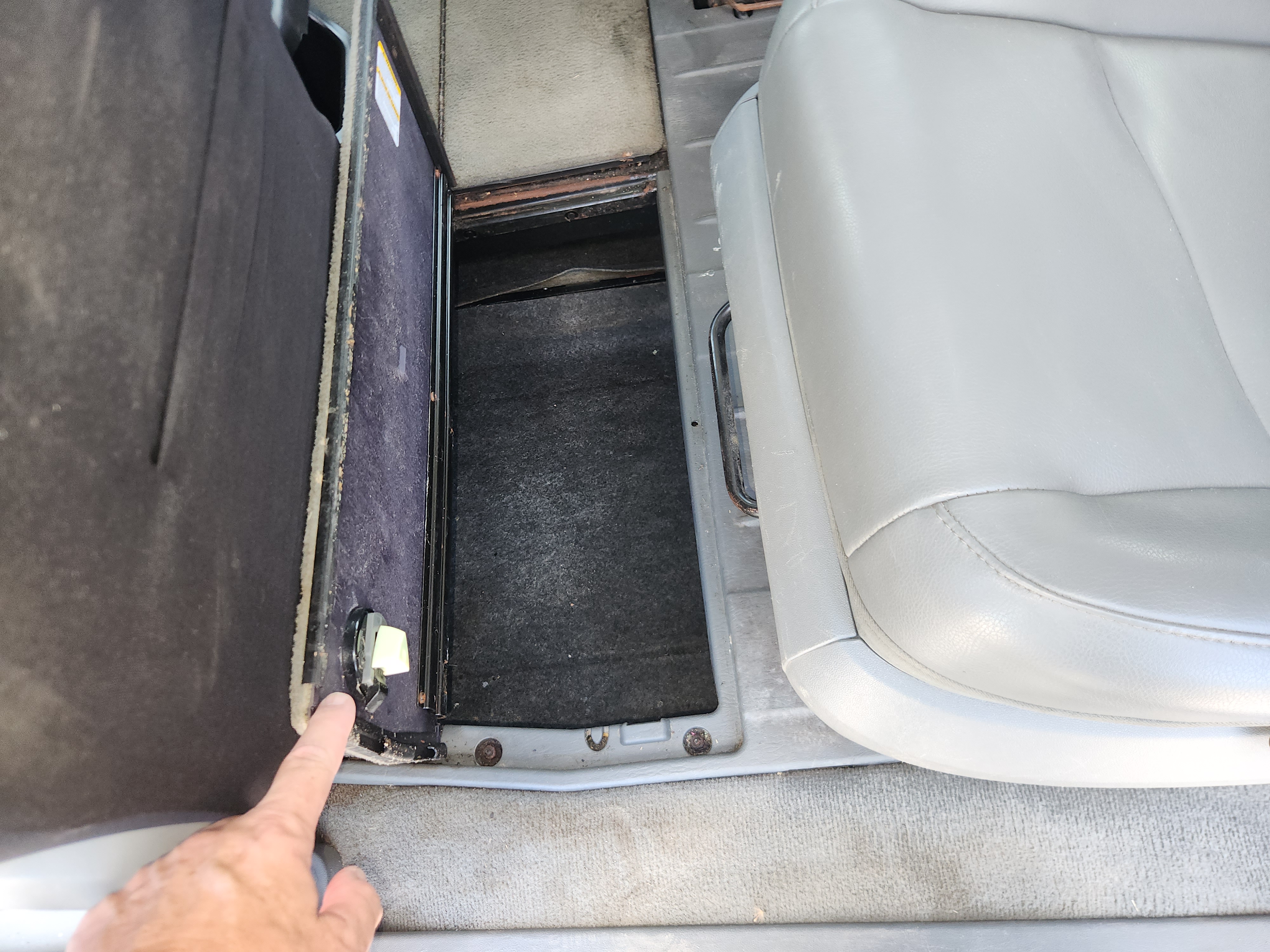 Used 2012 Volkswagen Routan SE FWD image 20