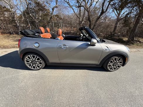 Used 2018 MINI Cooper S image 1