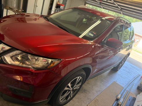 Used 2019 Nissan Rogue SV w/ Premium Package FWD image 11