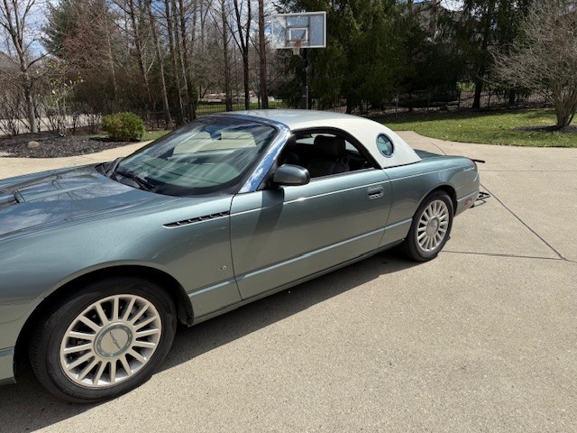 Used 2004 Ford Thunderbird Pacific Coast RWD image 4