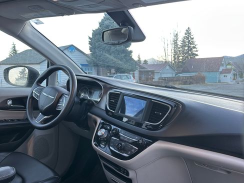 Used 2020 Chrysler Voyager Lxi image 9
