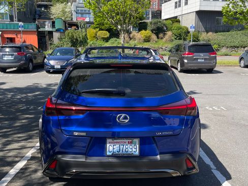 Used 2021 Lexus UX 250h F Sport w/ F Sport Premium Package AWD/4WD image 6