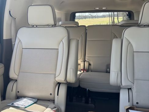 Used 2021 GMC Yukon XL Denali w/ Denali Premium Package image 6