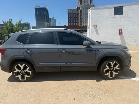 Used 2023 Volkswagen Taos SEL AWD/4WD image 4