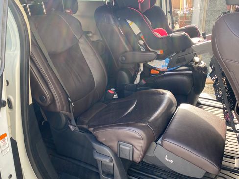 Used 2022 Toyota Sienna Platinum AWD/4WD image 15