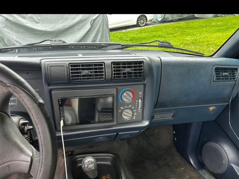 Used 1996 Chevrolet S10 Pickup 2WD Regular Cab image 9