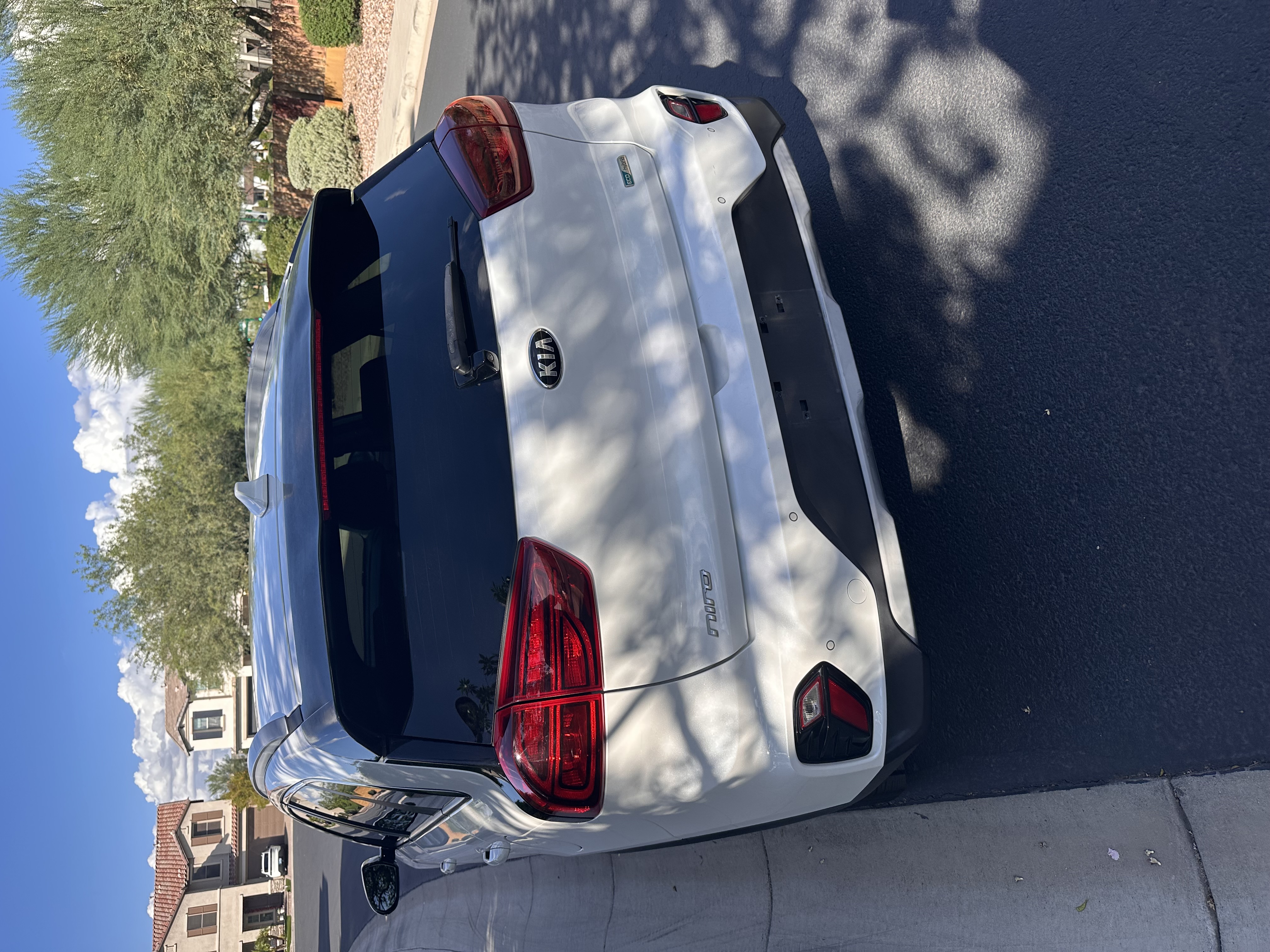 Used 2020 Kia Niro EX Premium FWD image 13