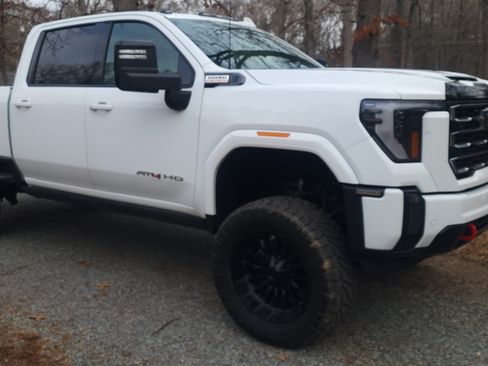 Used 2024 GMC Sierra 2500 AT4 w/ AT4 Premium Plus Package image 4