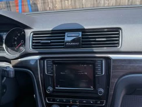 Used 2018 Volkswagen Passat 2.0T SEL Premium image 11