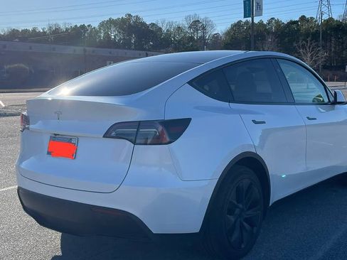 Used 2025 Tesla Model Y Long Range image 9