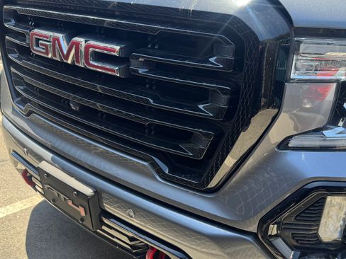 Used 2021 GMC Sierra 1500 AT4 w/ AT4 Premium Package AWD/4WD image 4