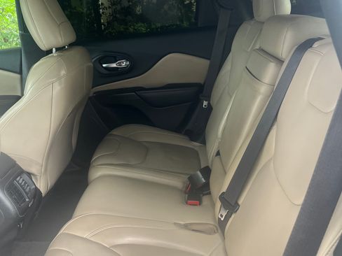 Used 2016 Jeep Cherokee Limited AWD/4WD image 6