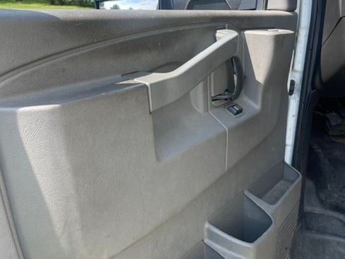 Used 2016 GMC Savana 4500 RWD image 16