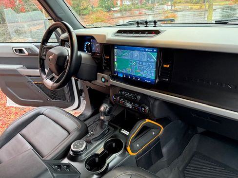 Used 2023 Ford Bronco Badlands w/ Sasquatch Package image 17