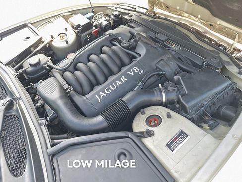 Used 2000 Jaguar XK8 Convertible image 22