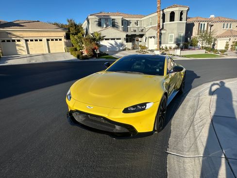Used 2020 Aston Martin V8 Vantage Coupe image 14