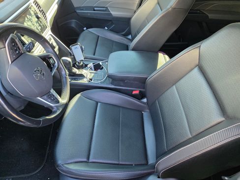 Used 2021 Volkswagen Atlas Cross Sport SE w/ Panoramic Sunroof Package image 6