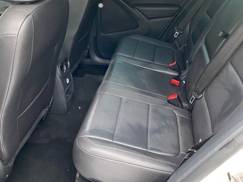 Used 2011 Volkswagen Tiguan SE image 5