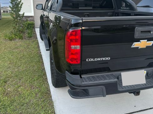 Used 2017 Chevrolet Colorado LT w/ LT Convenience Package RWD image 5