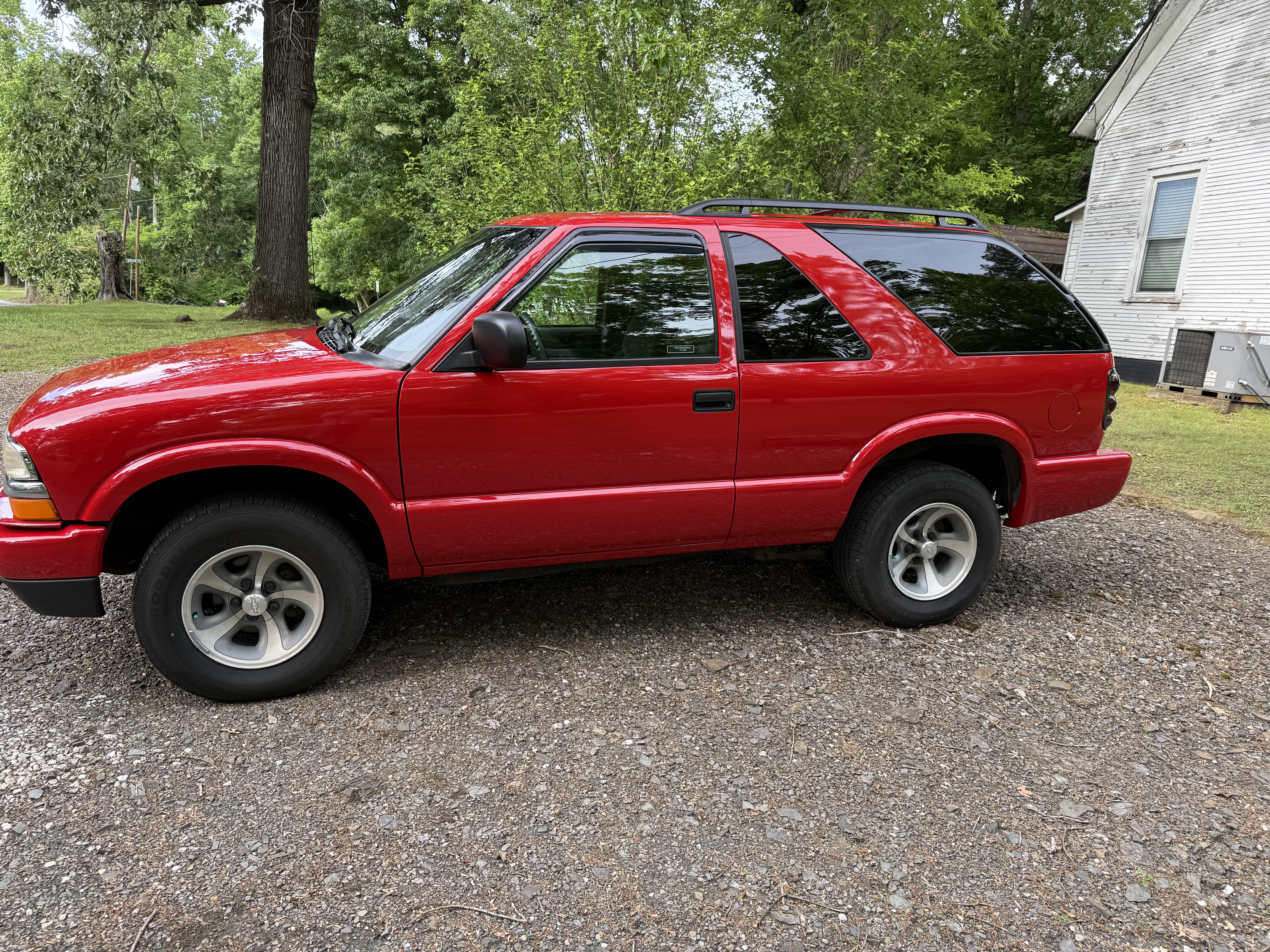 Used 1999 Chevrolet Blazer 2WD 2-Door image 1