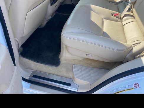 Used 2013 Lexus LX 570 4WD w/ Luxury Pkg w/Pre-crash image 15