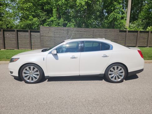 Used 2016 Lincoln MKS AWD w/ Equipment Group 201A image 1