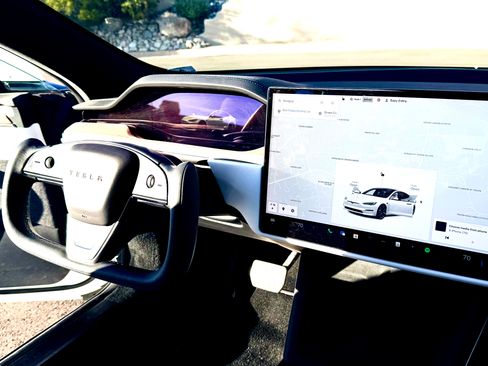 Used 2022 Tesla Model S Standard Range image 15