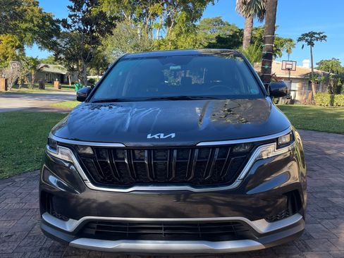 Used 2023 Kia Carnival LX image 16