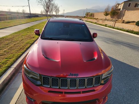Used 2018 Jeep Grand Cherokee Trackhawk image 2