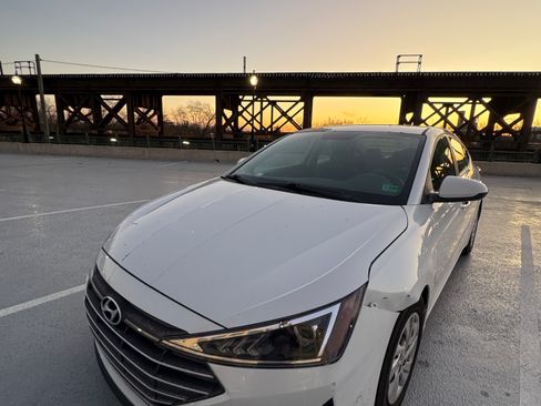 Used 2019 Hyundai Elantra SE w/ Cargo Package image 4