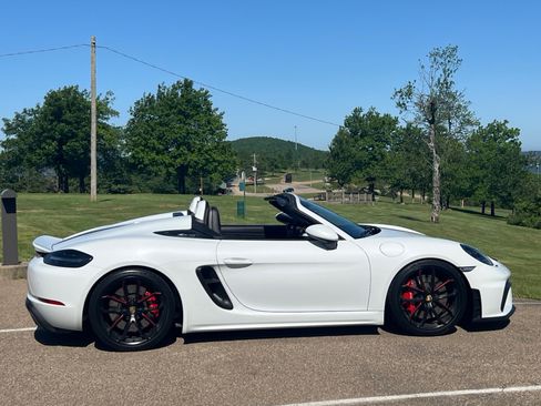Used 2020 Porsche 718 Boxster Spyder RWD image 15