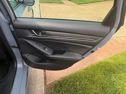 Used 2021 Honda Accord Touring image 16