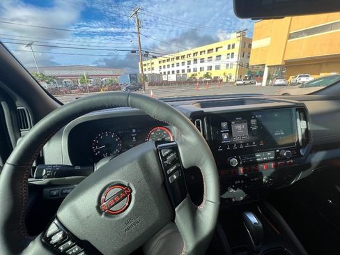 Used 2025 Nissan Frontier Pro-X w/ Pro Premium Package image 11