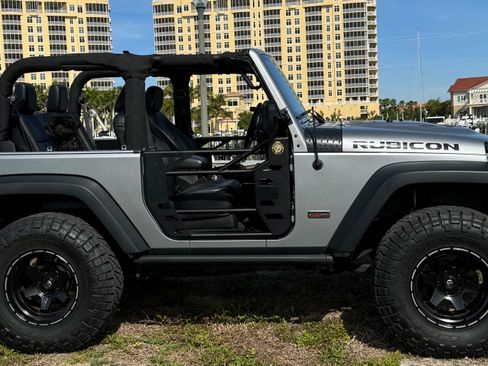 Used 2013 Jeep Wrangler Rubicon AWD/4WD image 6
