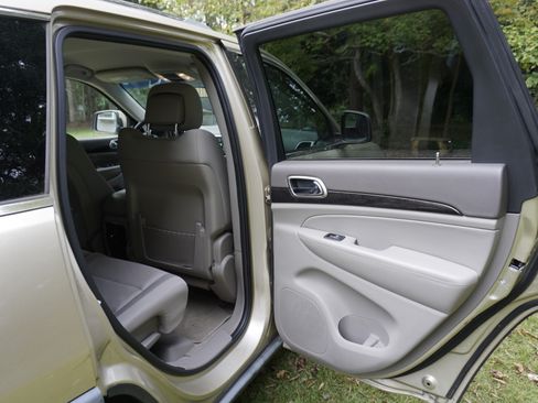 Used 2011 Jeep Grand Cherokee Laredo w/ Trailer Tow Group image 11