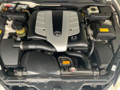 Used 2005 Lexus SC 430 Convertible image 25