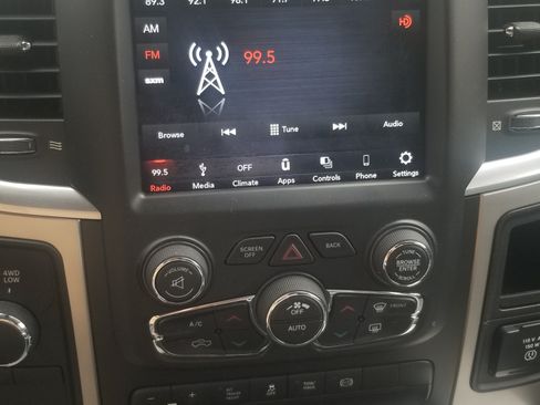 Used 2018 RAM 3500 SLT w/ Luxury Group image 11