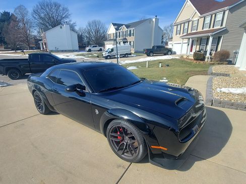Used 2019 Dodge Challenger SRT Hellcat image 2