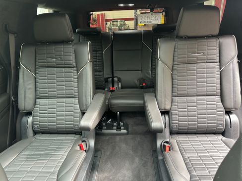 Used 2023 Cadillac Escalade V w/ LPO, ONYX Package image 19