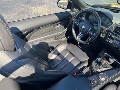 Used 2015 BMW M4 Convertible image 15