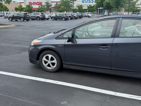 Used 2013 Toyota Prius Two image 9