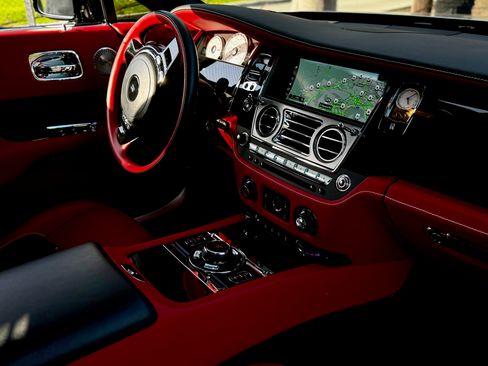 Used 2018 Rolls-Royce Wraith image 8