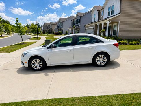 Used 2016 Chevrolet Cruze LS FWD image 2