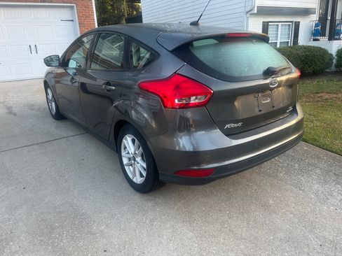 Used 2016 Ford Focus SE w/ Reverse Sensing Package image 5