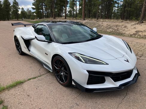 Used 2023 Chevrolet Corvette Z06 w/ Z07 Performance Package image 2