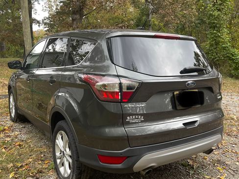 Used 2017 Ford Escape SE image 10